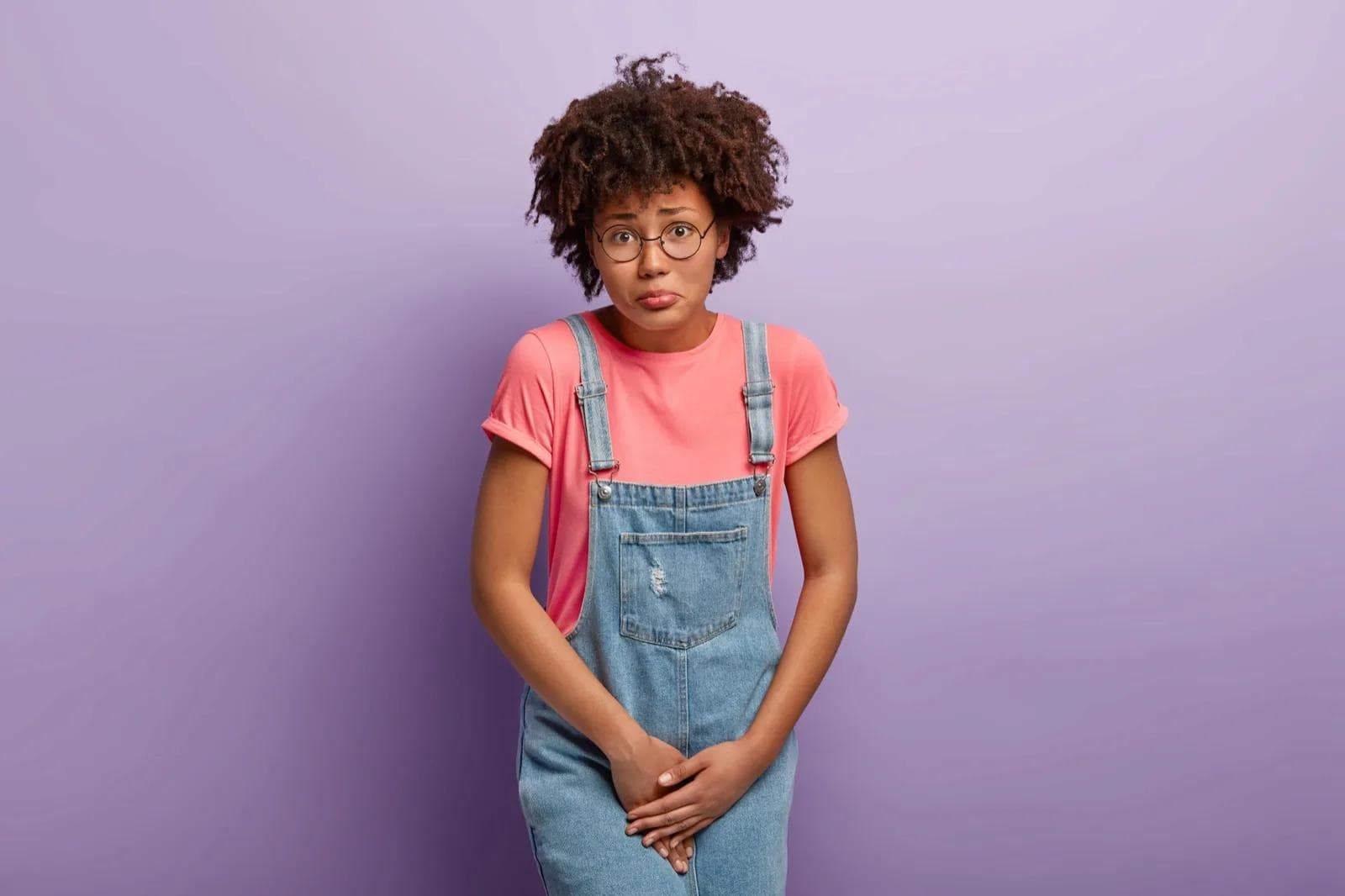 girl holding private area due to urinary tract infection